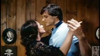 Ceca video porno amatoriale diciottenne e francese giocano con un cazzo nero.