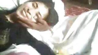 Si arrende all'amore vicino alla piscina e video porno coppie italiane amatoriali sul divano.