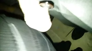 Scopa una donna video amatoriale italiani porno di colore in un preservativo.