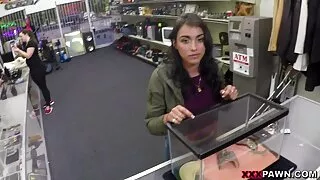 Gabbie Carter internato si fa scopare da un siti porno italiani amatoriali medico lesbico Julia Ann.