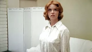 Anna J legge e si masturba. video porno italiani amatoriali casalinghi