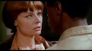 Kira Perez viene scopata da due ladri. porno amatoriale italiano fatto in casa