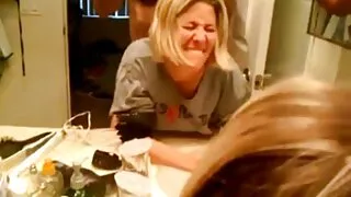 Come i patrigni delle video porno italiani amatoriali figliastre sono stati strappati in coppia.