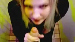 Ragazze che fanno porno amatoriale dialoghi italiani sesso in una cuccetta.