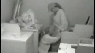 Mary Vinc lavora la bocca e le mani su un grosso cazzo. porno amatoriale dialoghi italiani