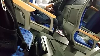 Due giovani scopano con video xxx amatoriali italiani un uomo di età.