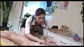 Una matricola affronta la deflorazione mentre si video porno gratis amatoriali italiani masturba.